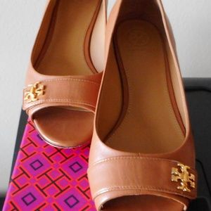 Tory Burch Kira Size 8 Tan Leather